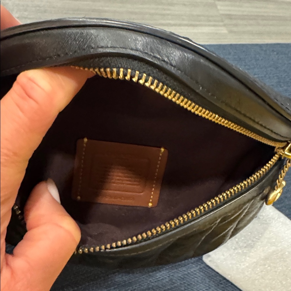 Coach black leather bumbag in mint condition - Picture 4 of 8